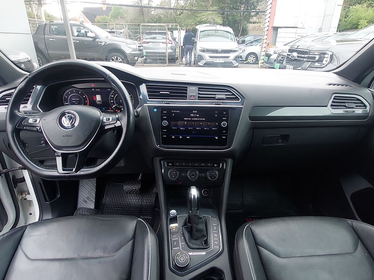 Volkswagen Tiguan — foto 24 de 30