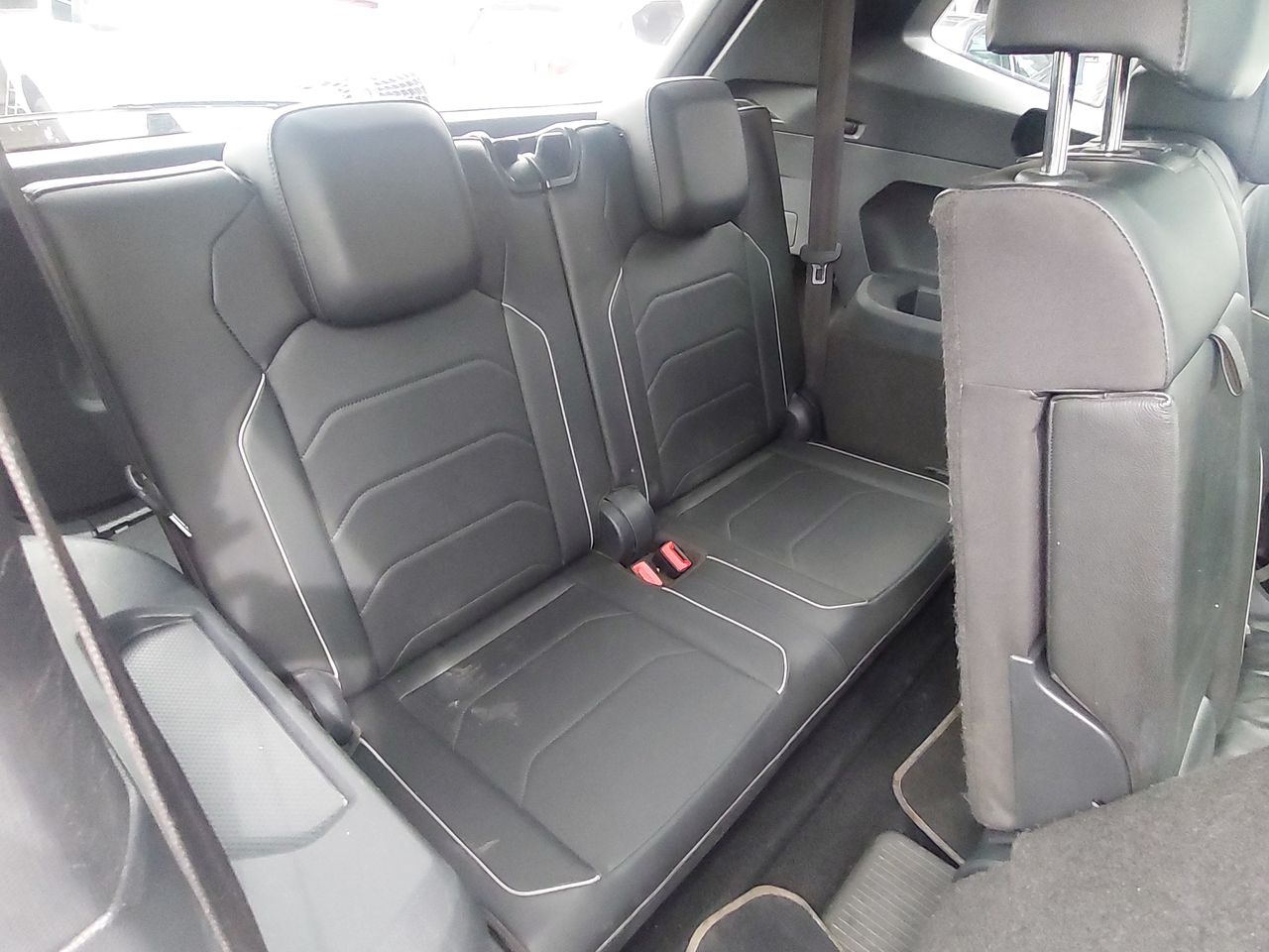 Volkswagen Tiguan — foto 28 de 30