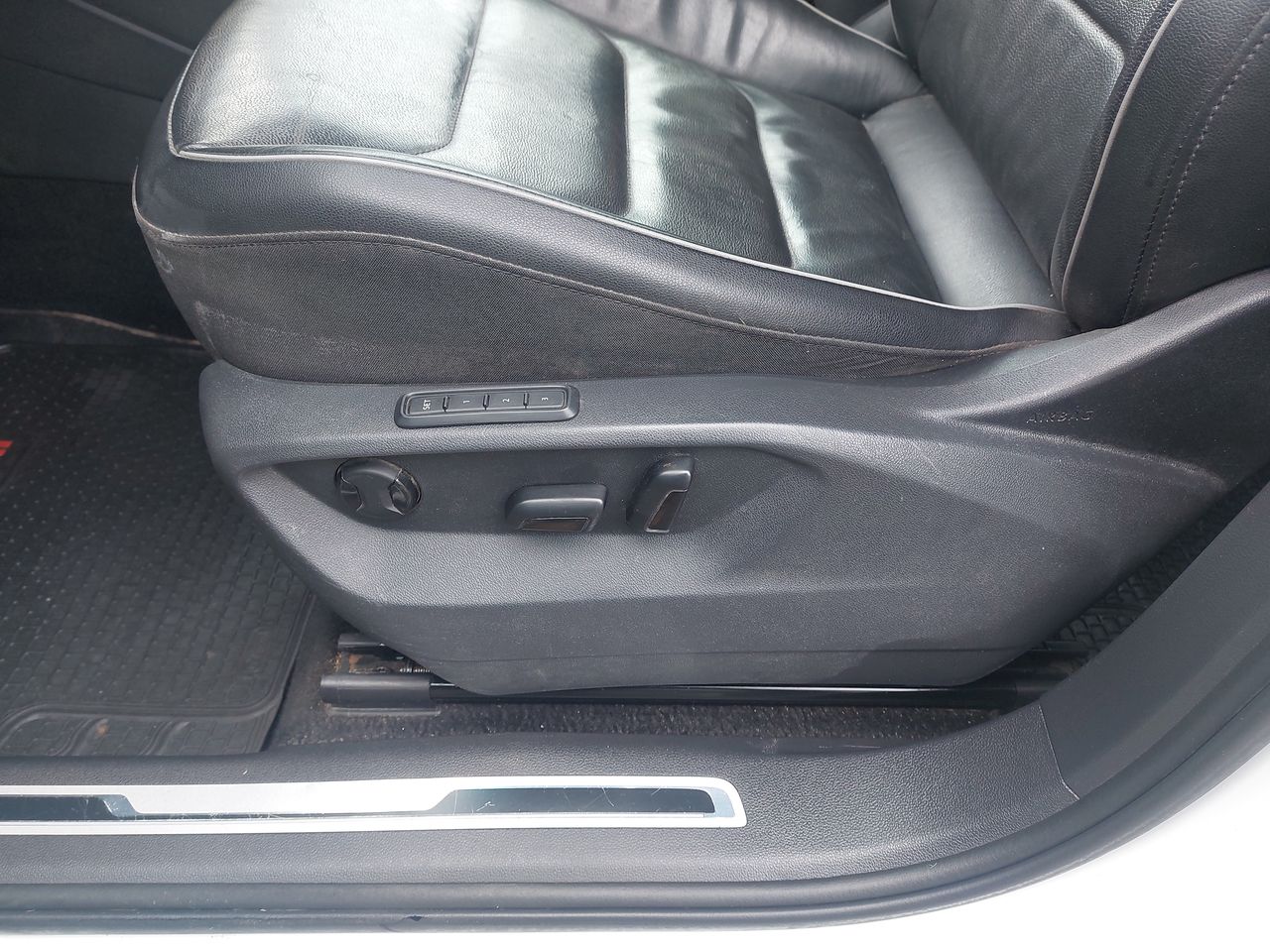 Volkswagen Tiguan — foto 15 de 30