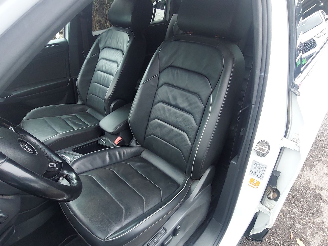 Volkswagen Tiguan — foto 16 de 30