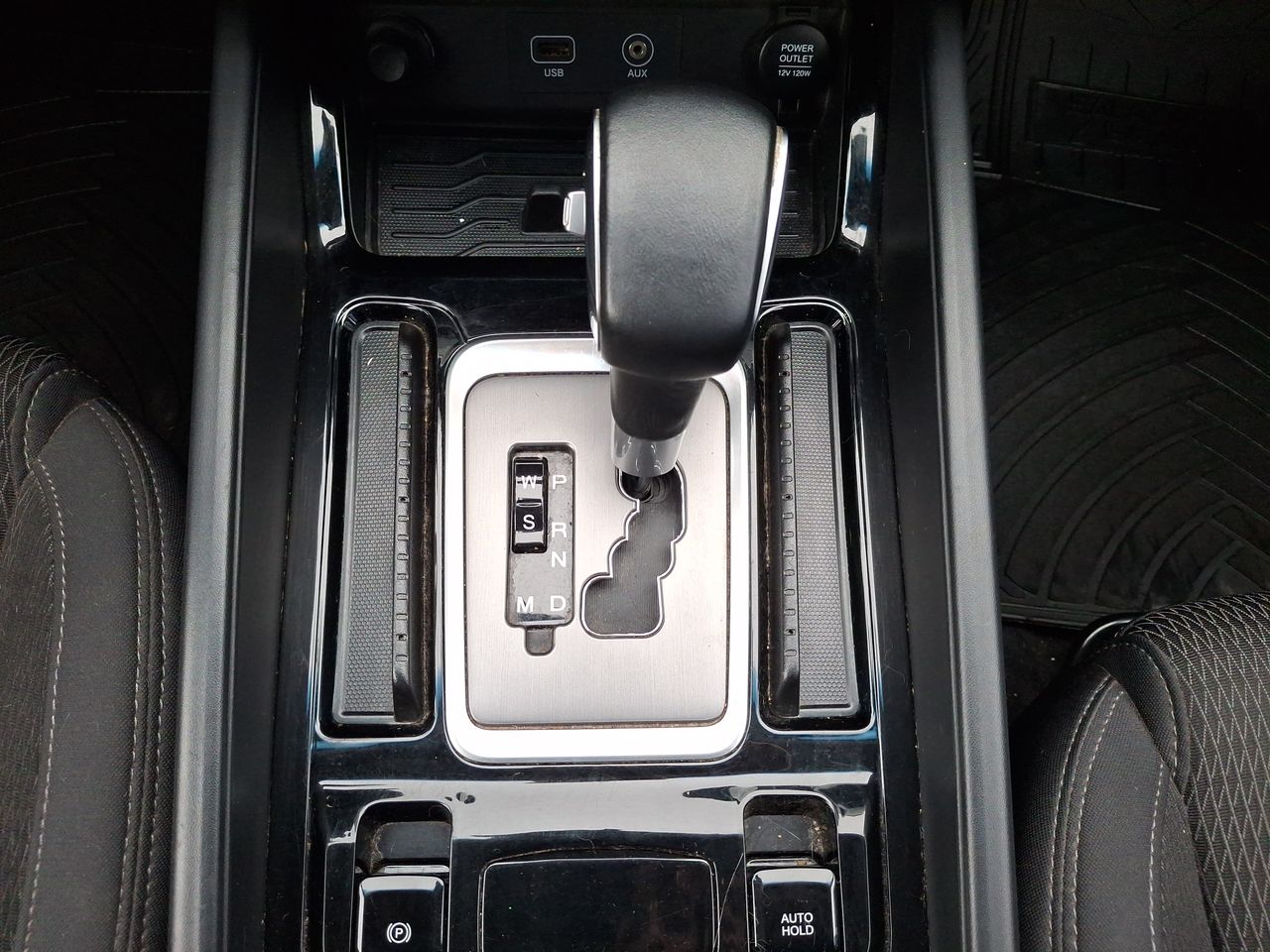 SsangYong Rexton — foto 23 de 28