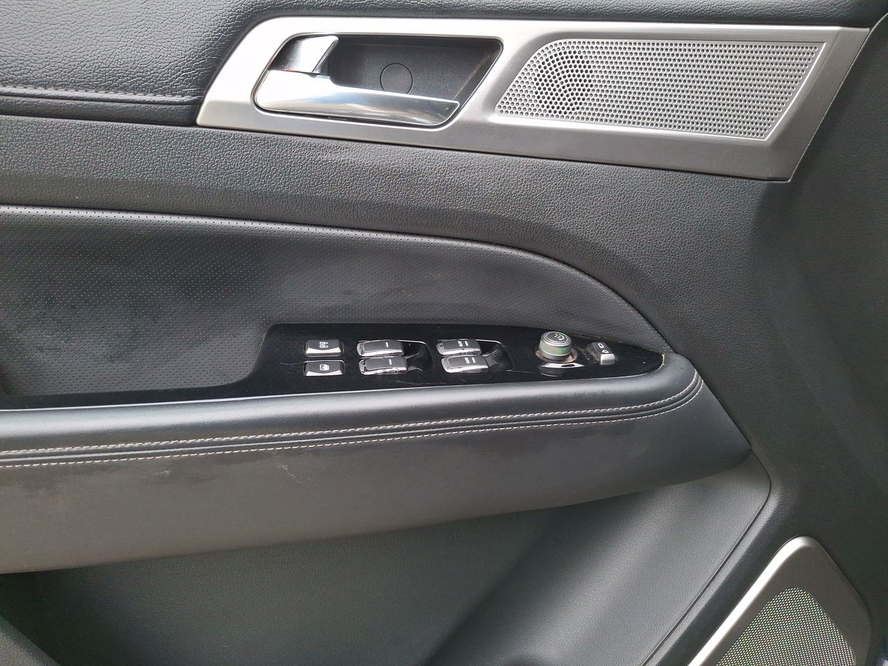 SsangYong Rexton — foto 14 de 28