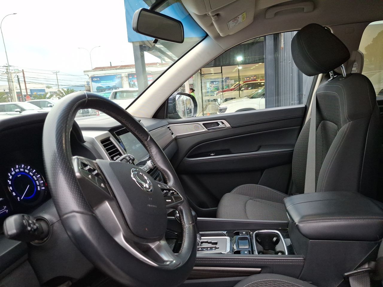 SsangYong Rexton — foto 2 de 28