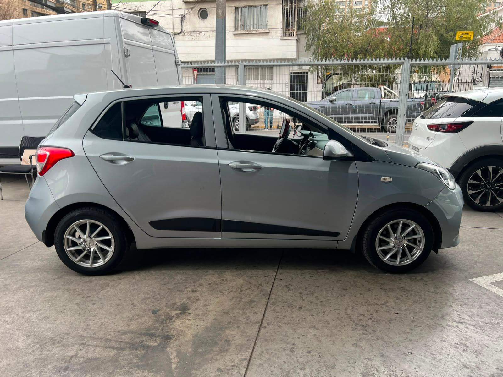 HYUNDAI - 2