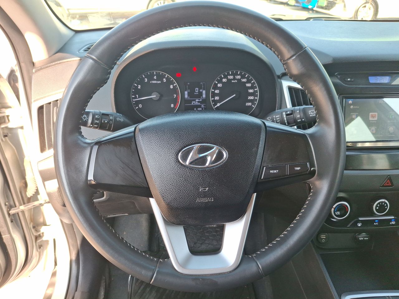 HYUNDAI - 24