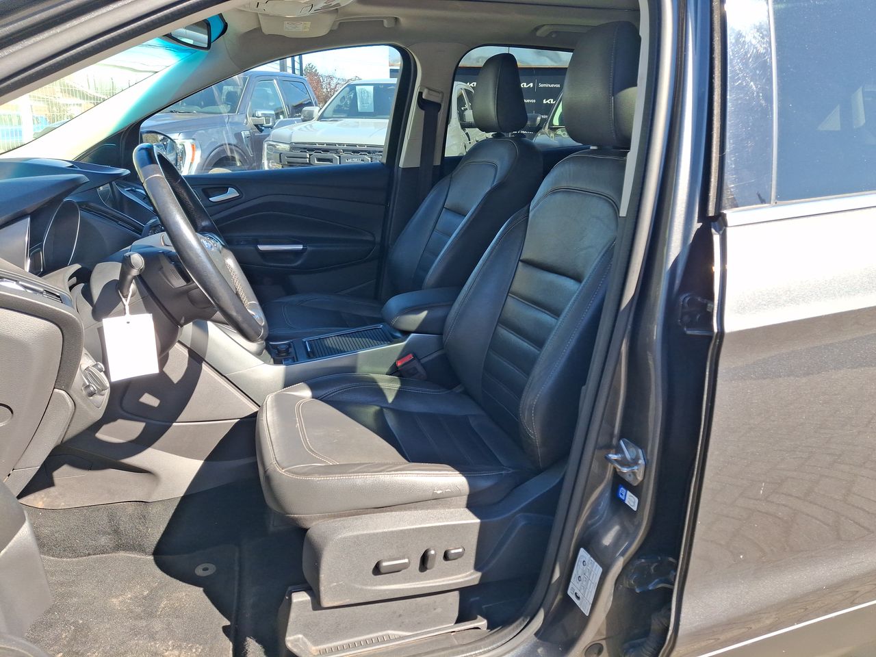 Ford Escape — foto 25 de 37