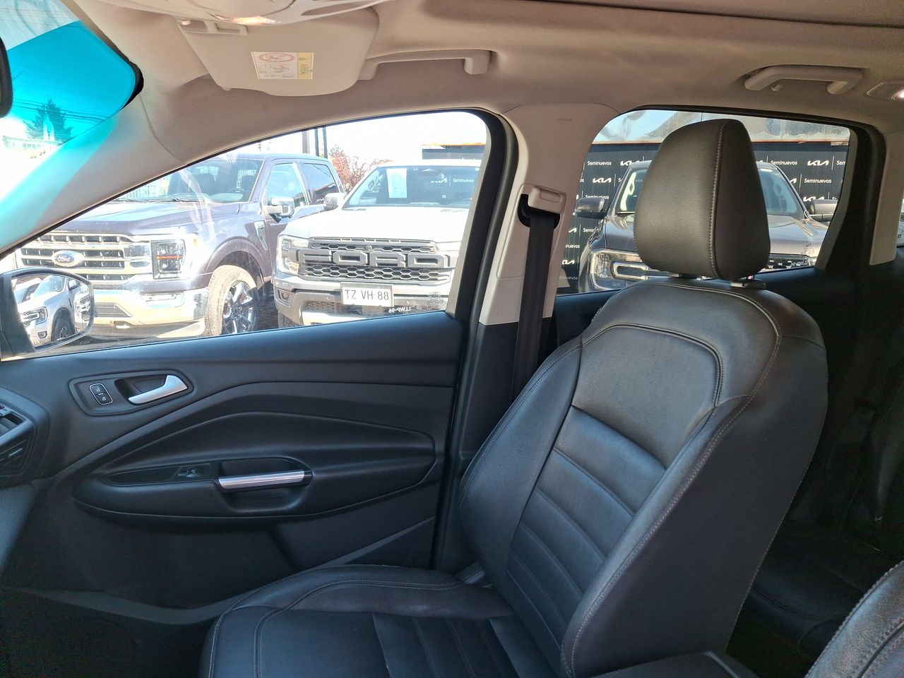 Ford Escape — foto 12 de 37