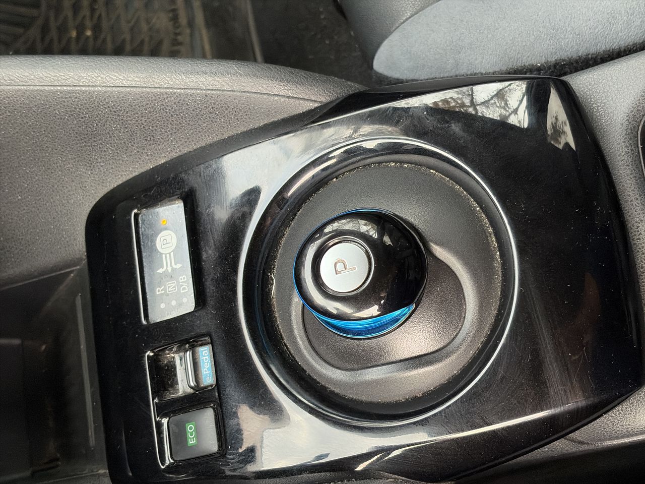 NISSAN - 27