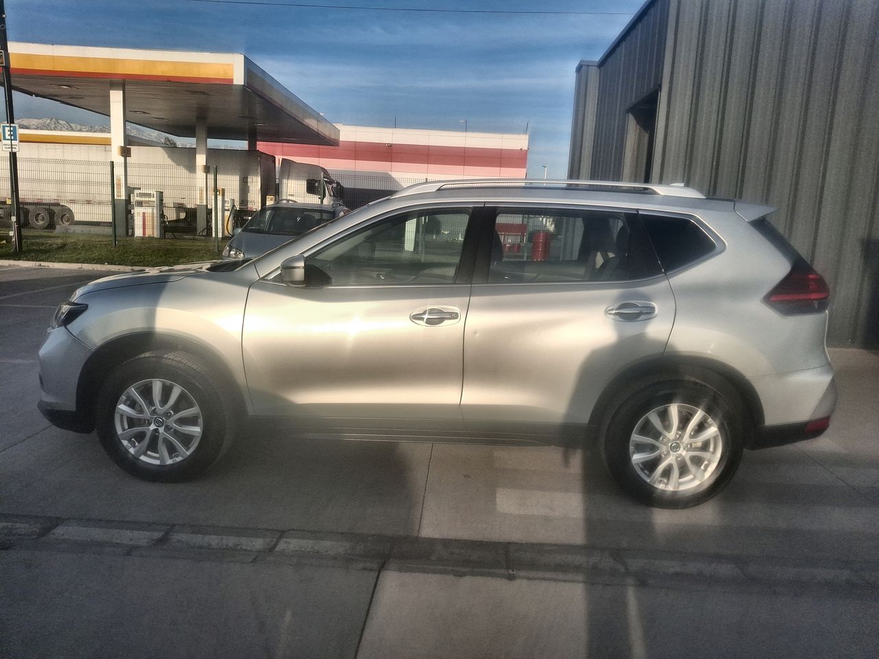 NISSAN - 4