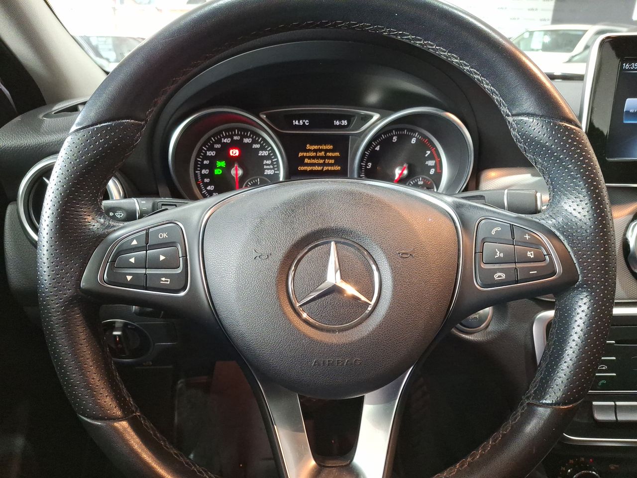 MERCEDES BENZ - 24