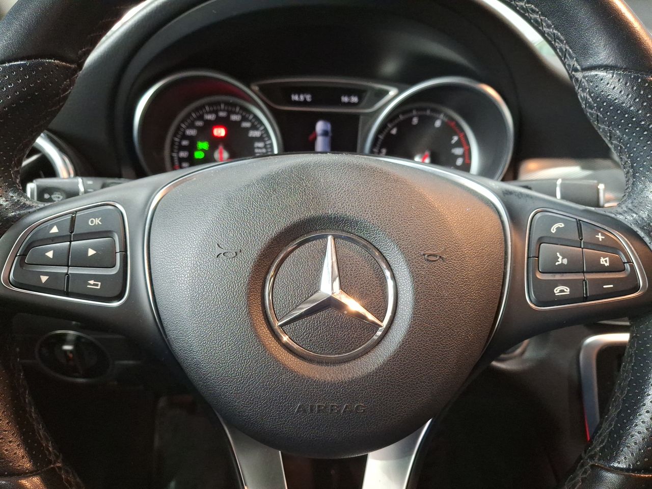 MERCEDES BENZ - 25
