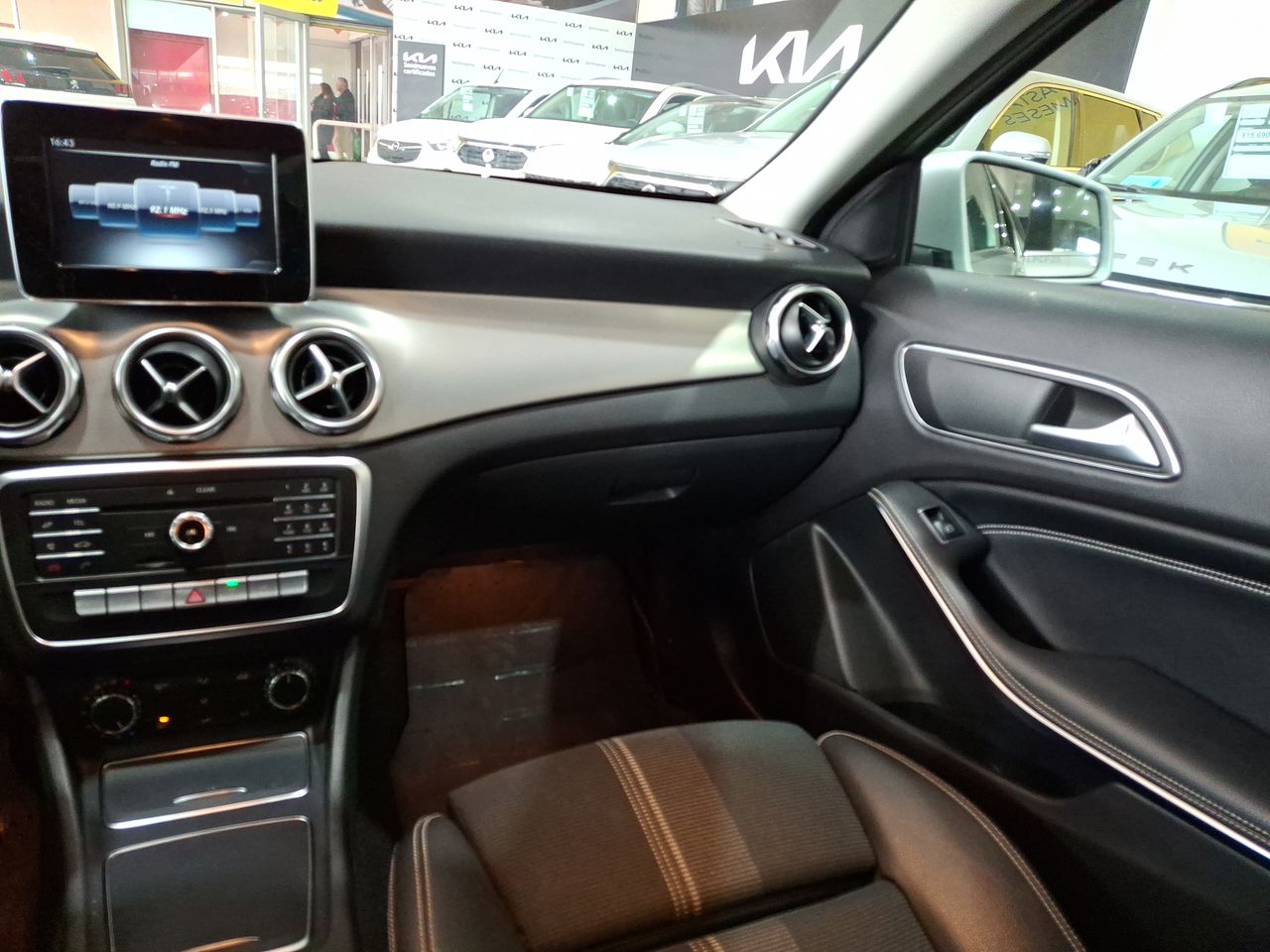 MERCEDES BENZ - 10