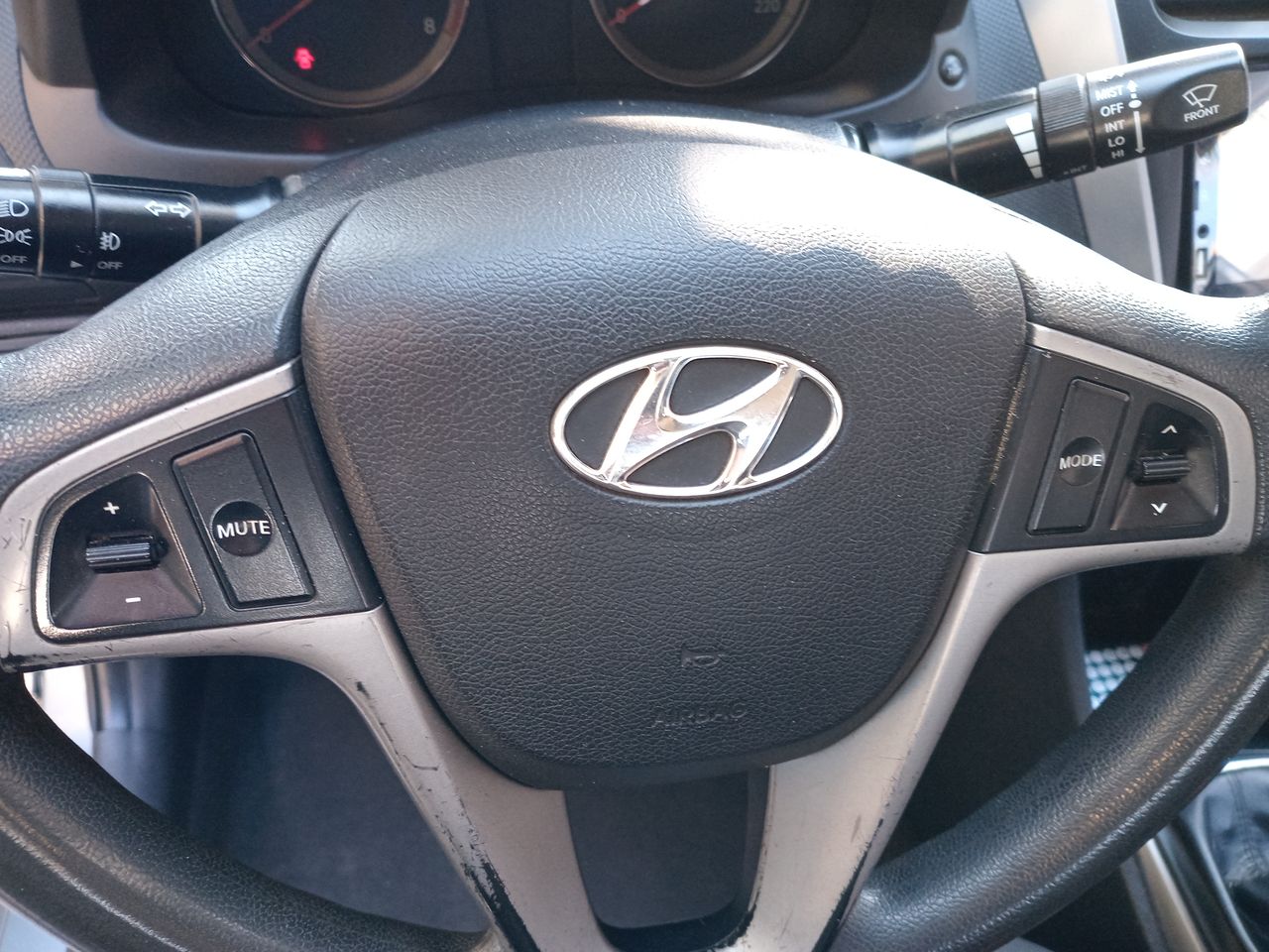 HYUNDAI - 27