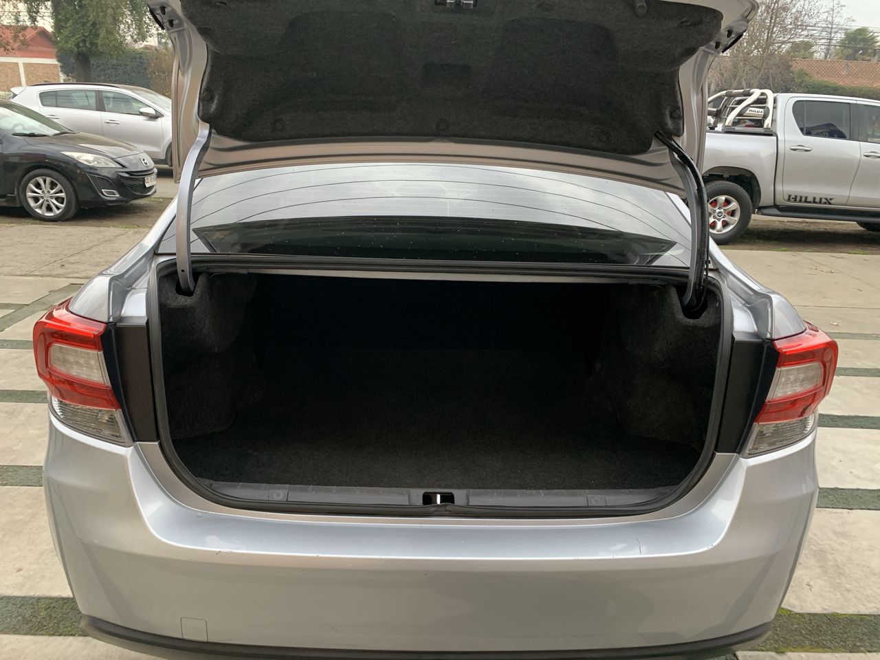 Subaru Impreza — foto 15 de 27
