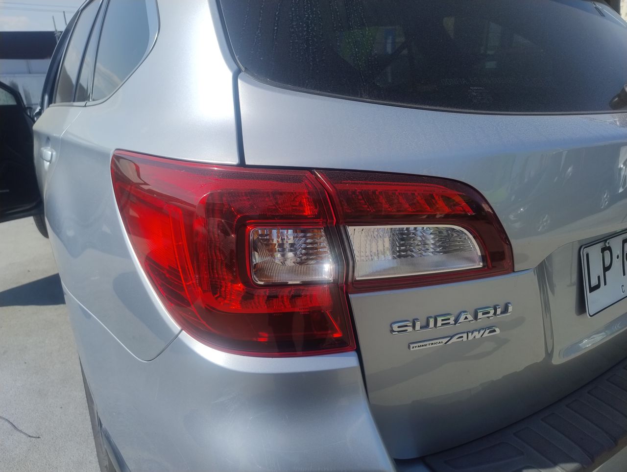 Subaru Outback — foto 20 de 38