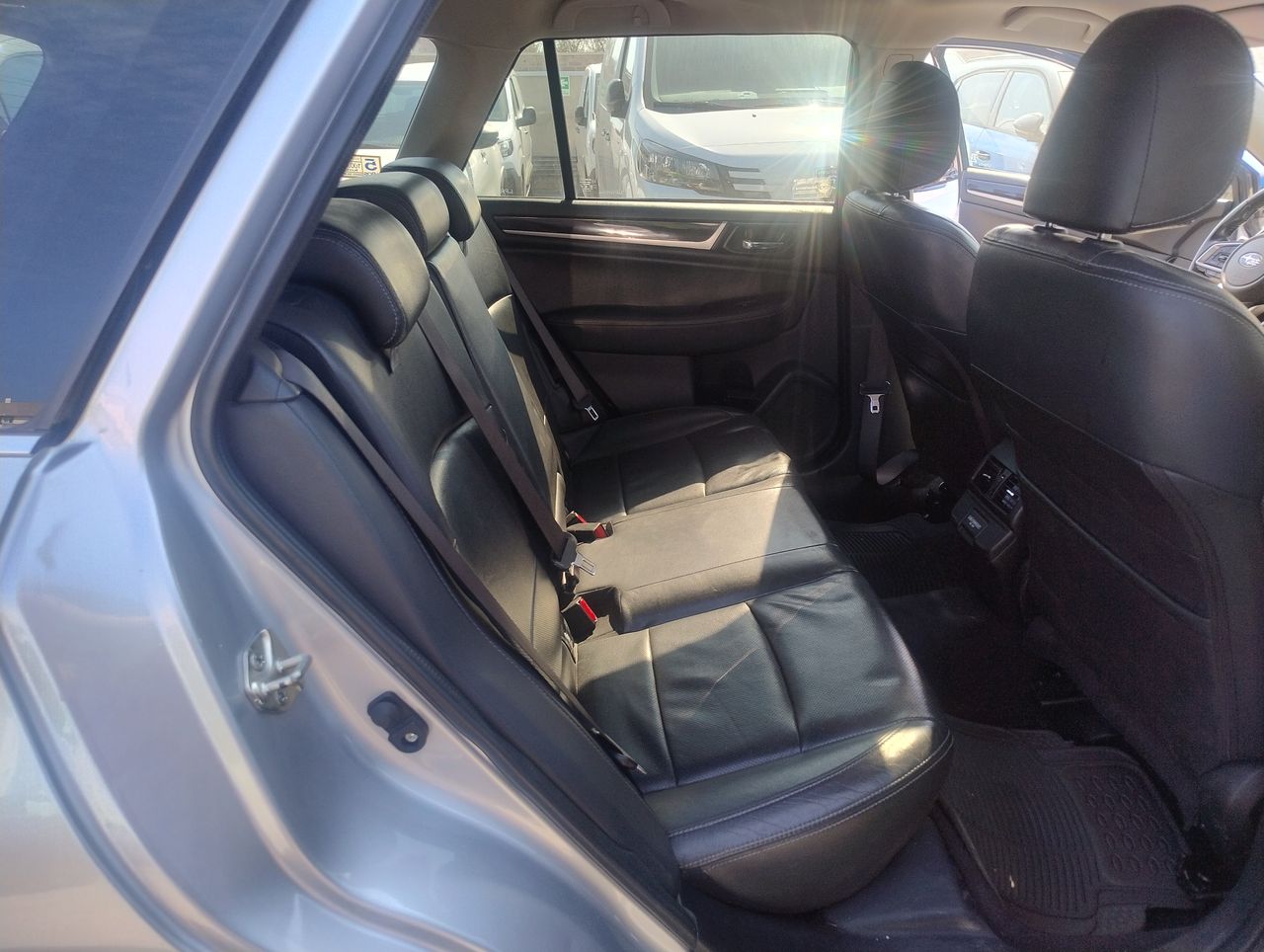 Subaru Outback — foto 12 de 38
