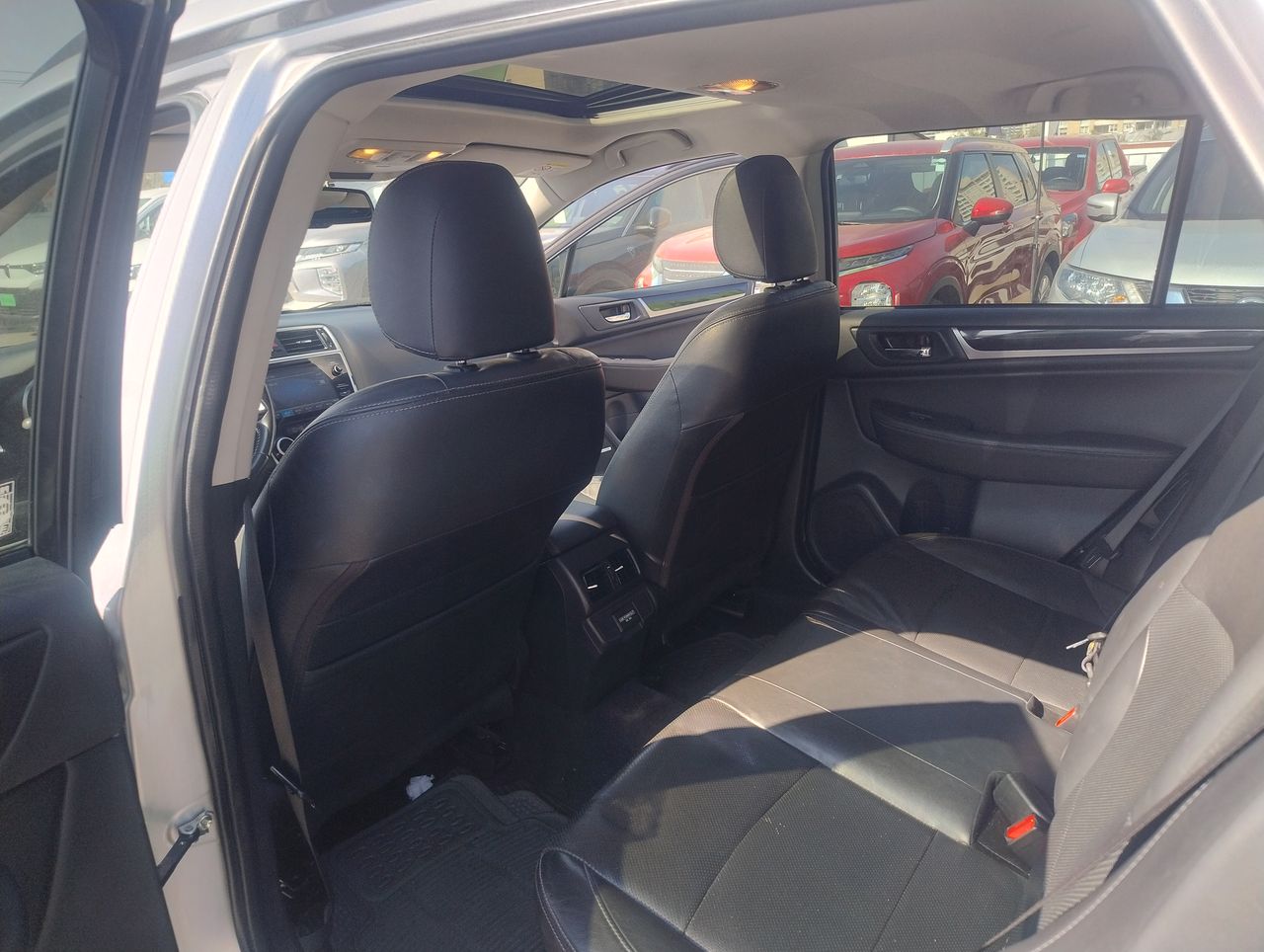 Subaru Outback — foto 14 de 38