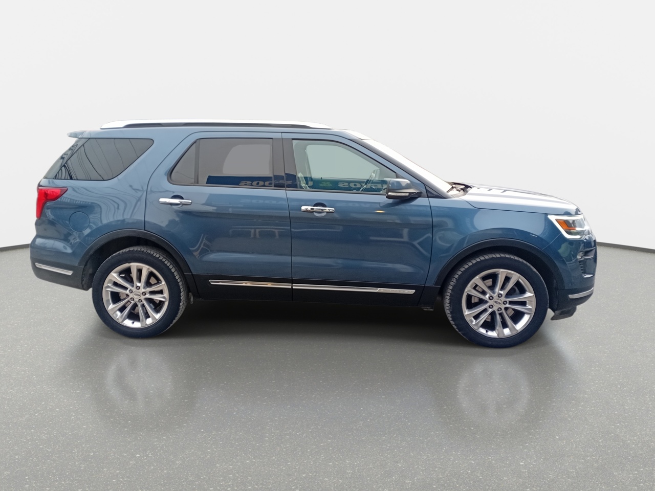 Ford Explorer — foto 9 de 28