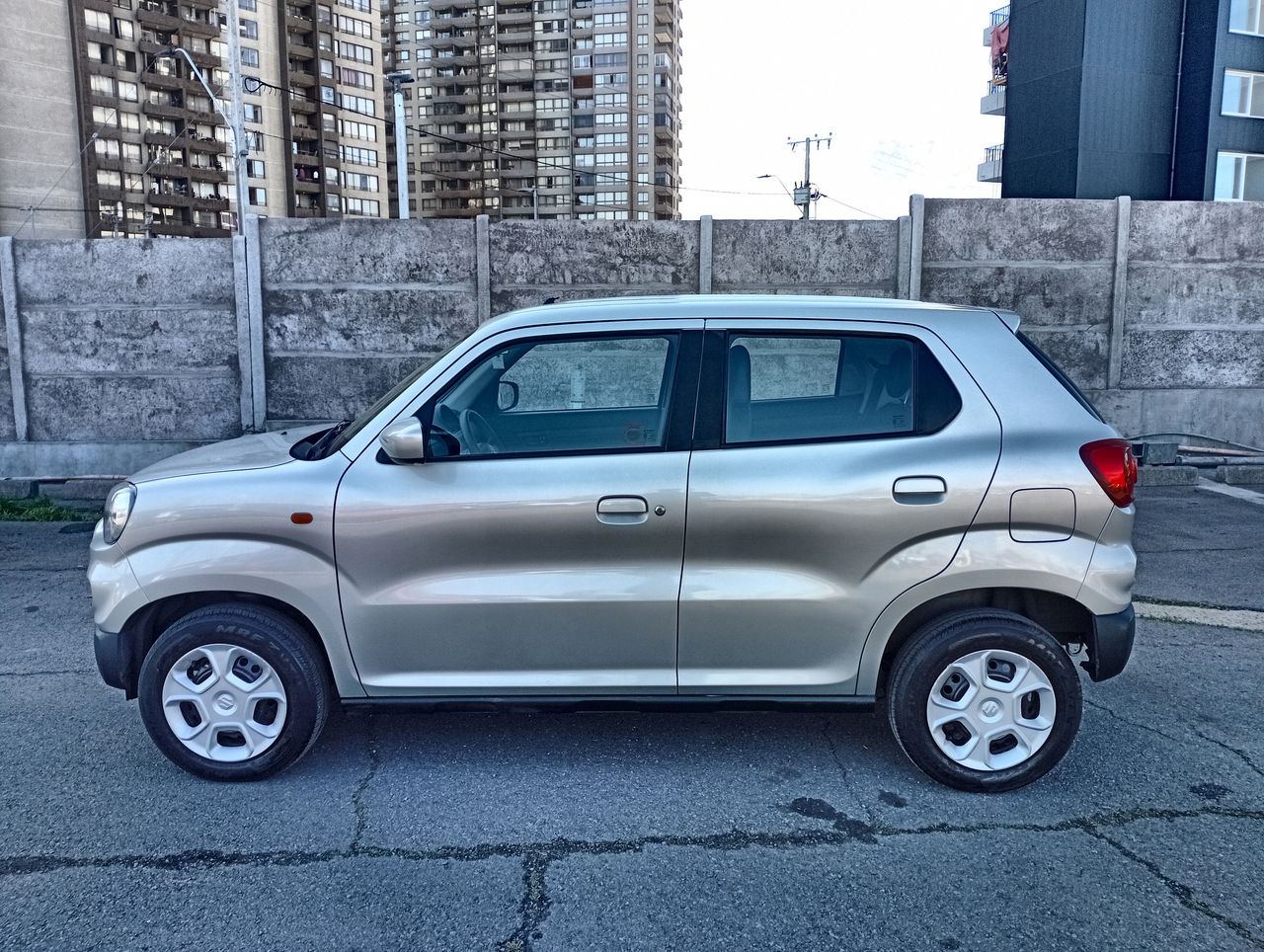 SUZUKI - 4