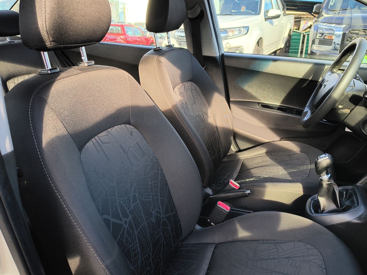 Hyundai Grand I10 — foto 24 de 26