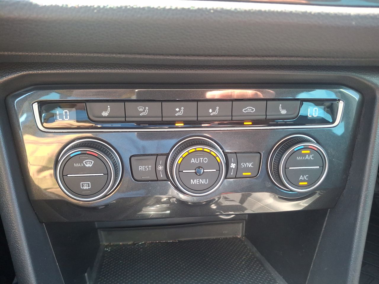 VOLKSWAGEN - 28