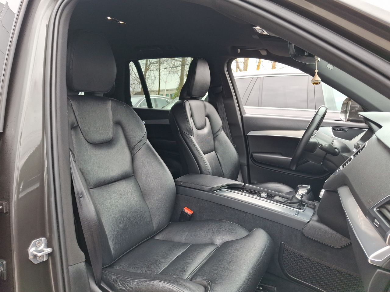 VOLVO - 32
