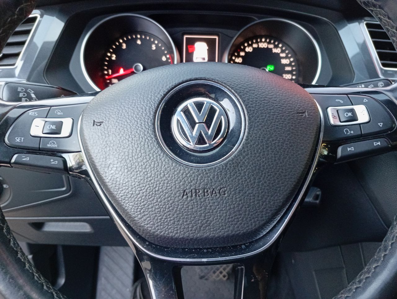 VOLKSWAGEN - 24