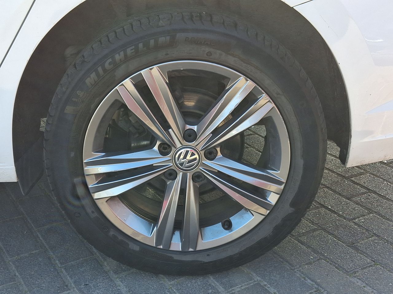 VOLKSWAGEN - 17