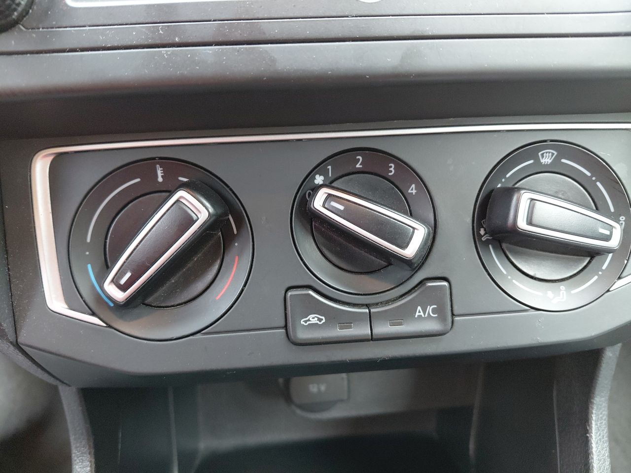 VOLKSWAGEN - 20