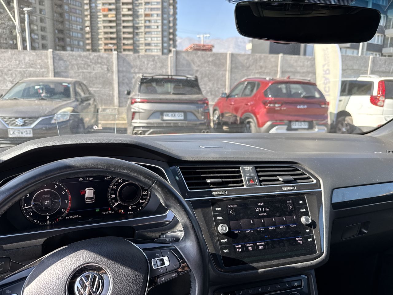 VOLKSWAGEN - 24