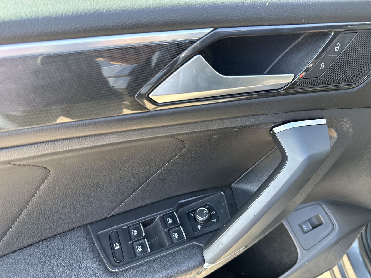 VOLKSWAGEN - 14