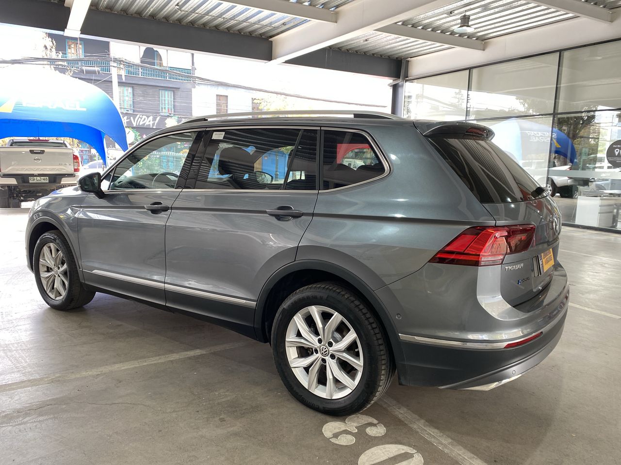 VOLKSWAGEN - 6
