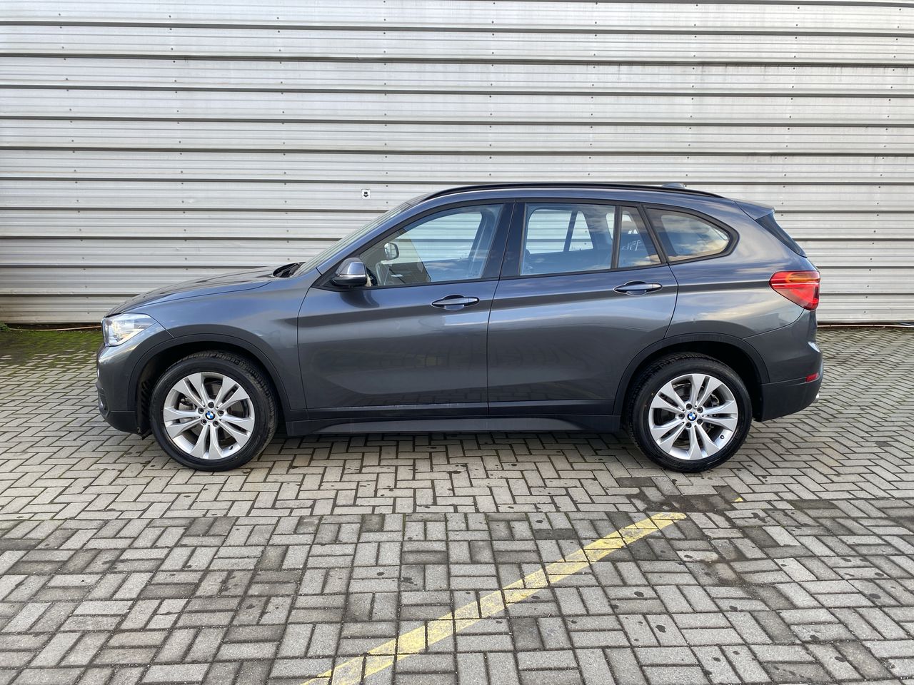 BMW - 4