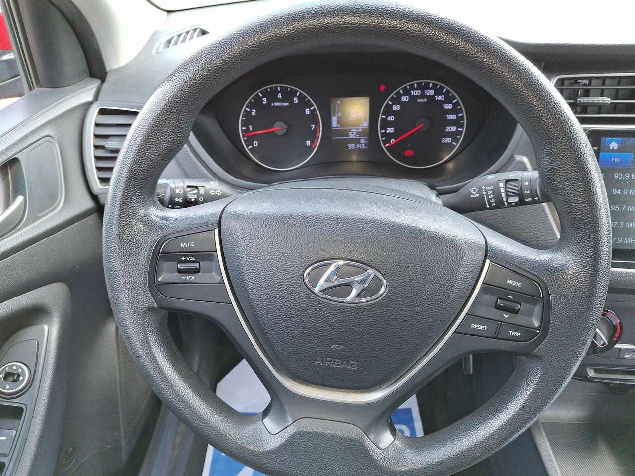 HYUNDAI - 25
