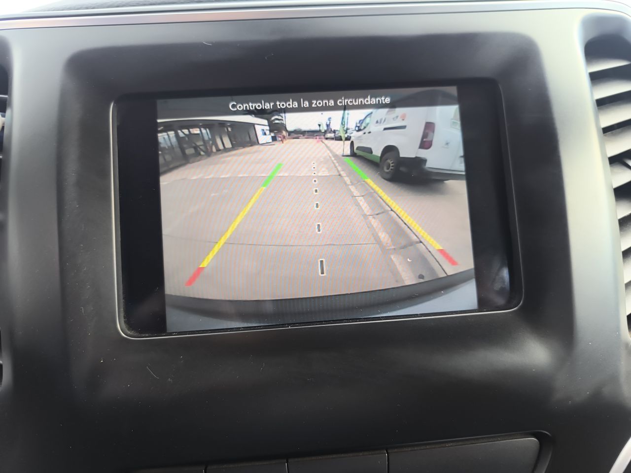Jeep Cherokee — foto 26 de 29
