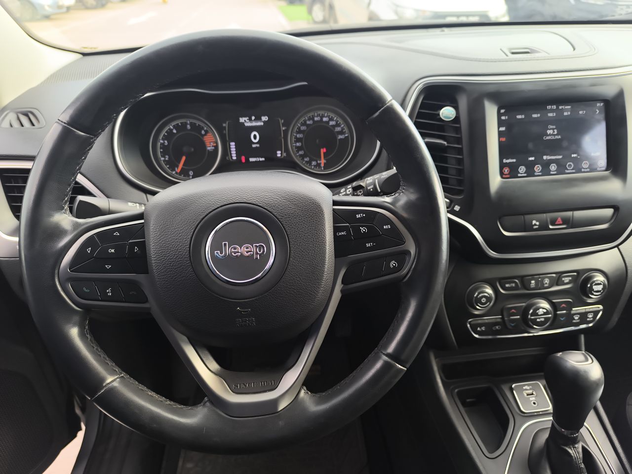 Jeep Cherokee — foto 22 de 29