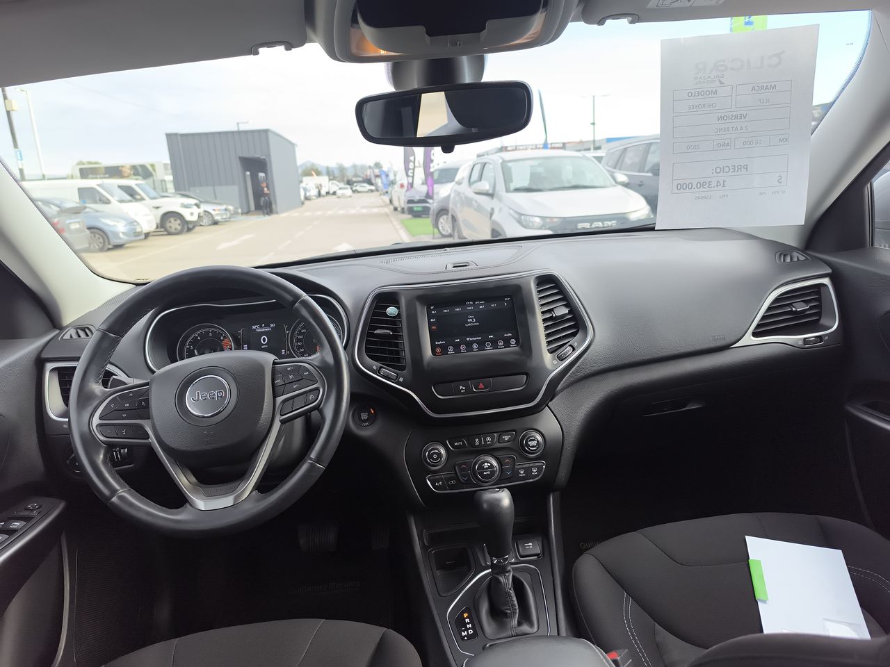 Jeep Cherokee — foto 10 de 29