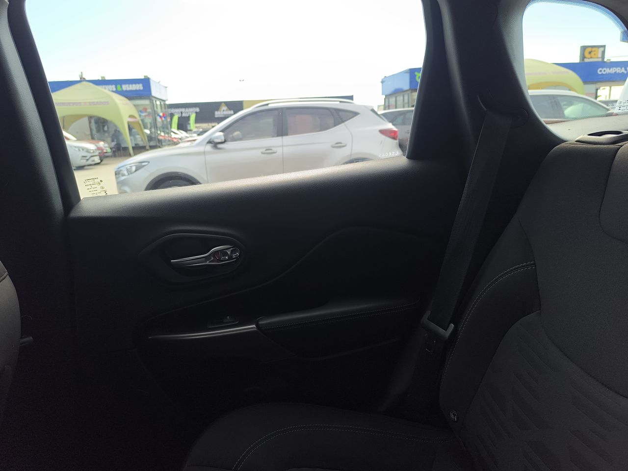 Jeep Cherokee — foto 12 de 29