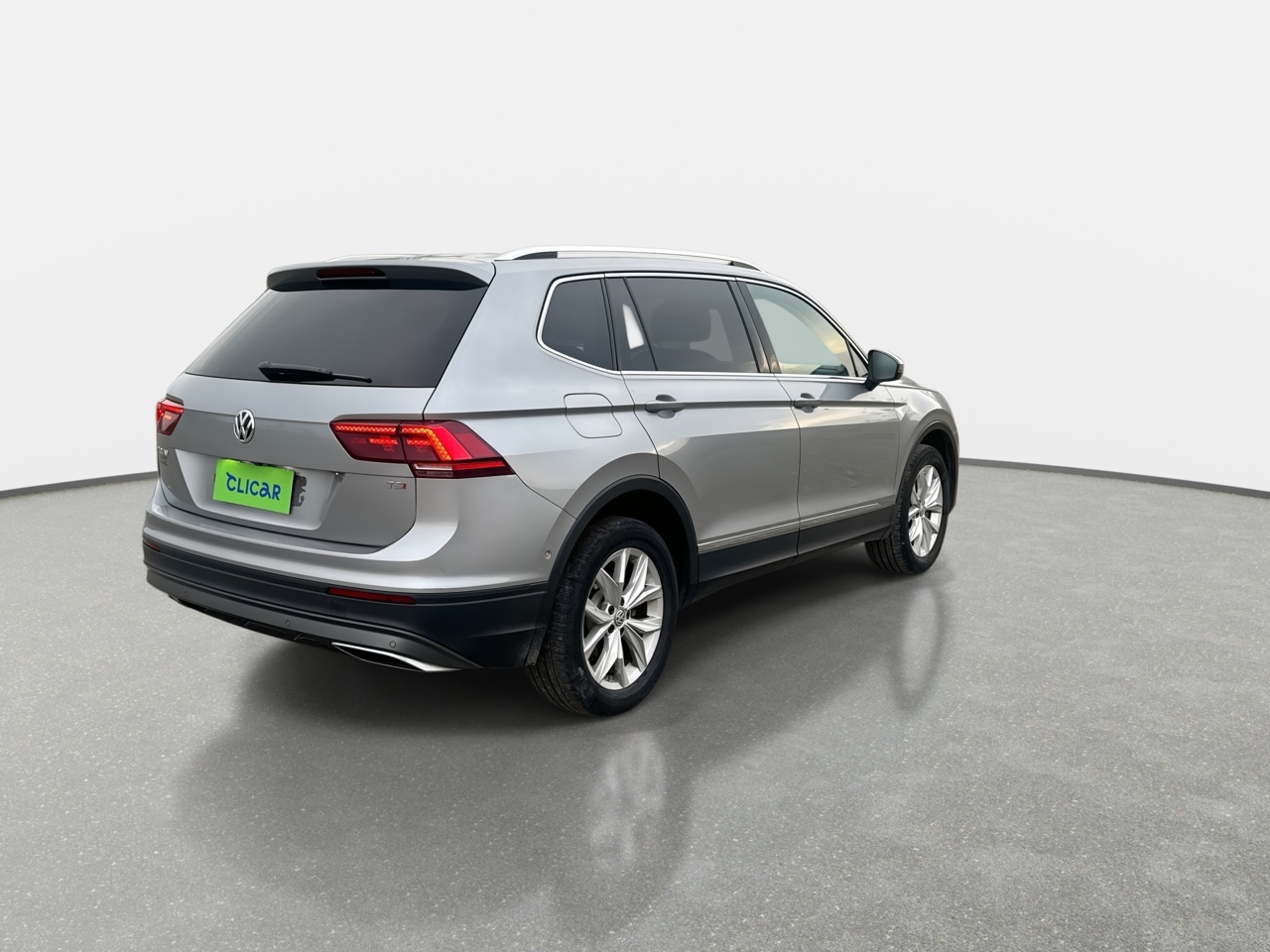 Volkswagen Tiguan — foto 8 de 27