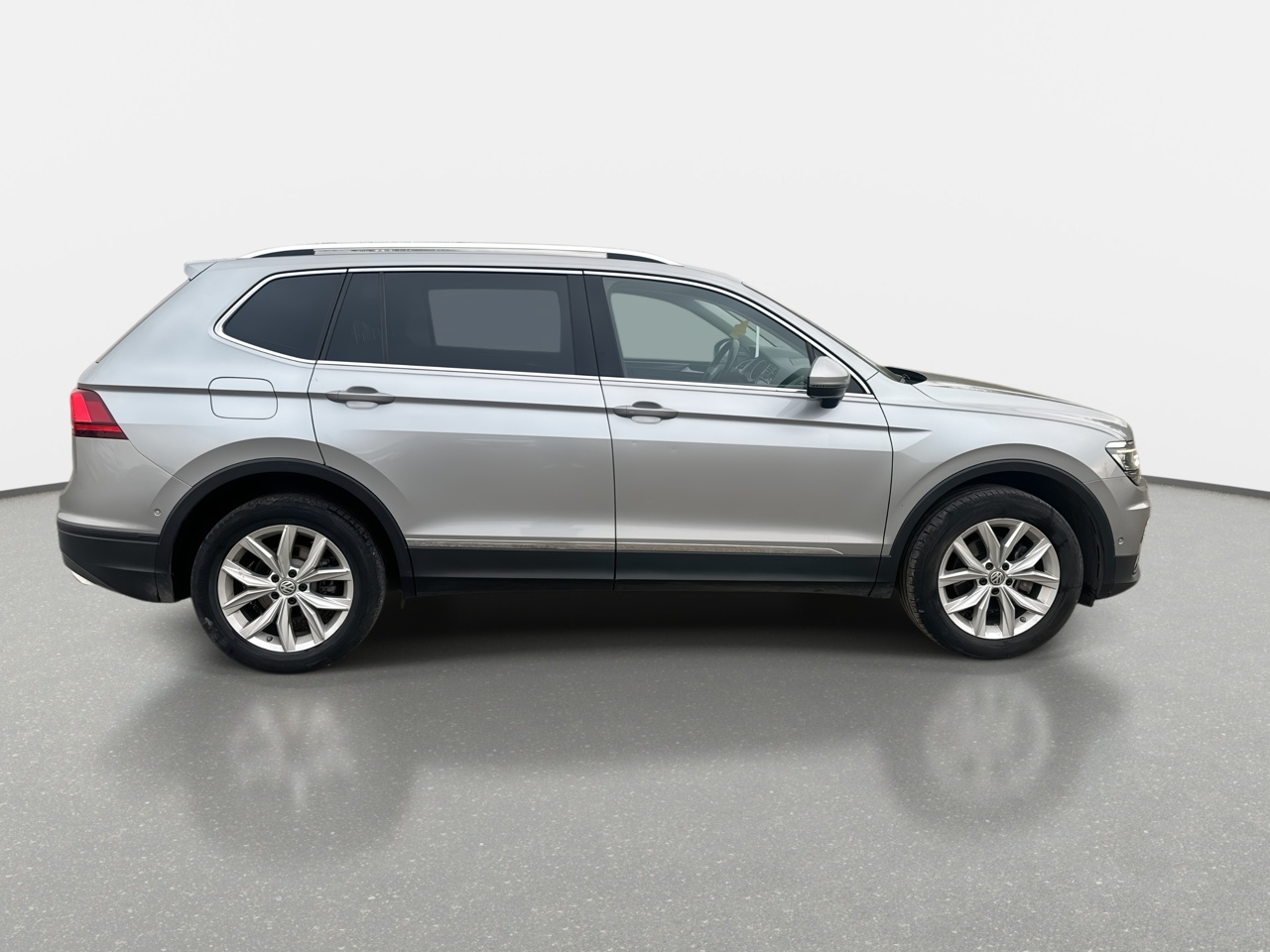 Volkswagen Tiguan — foto 9 de 27