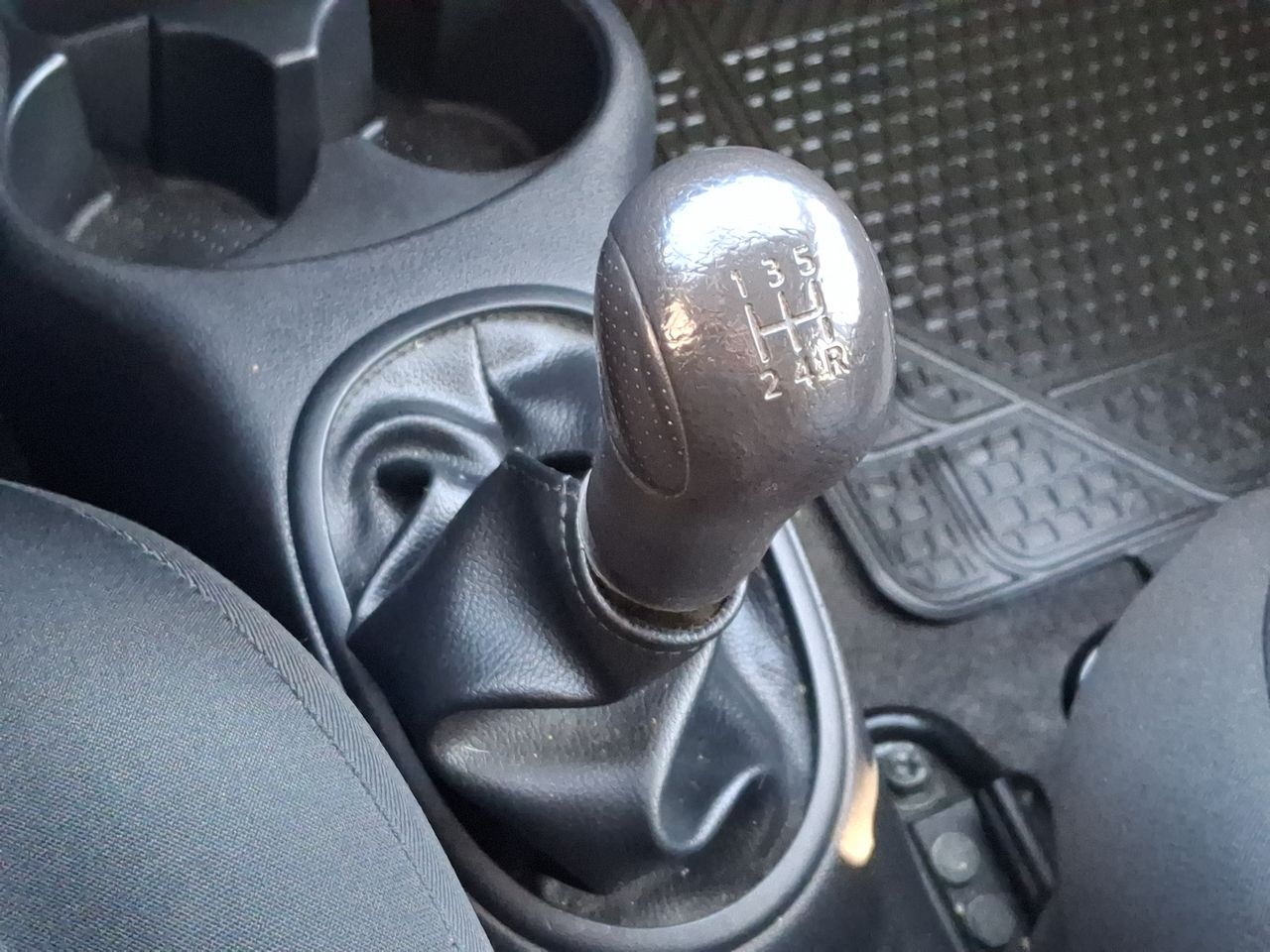 NISSAN - 27