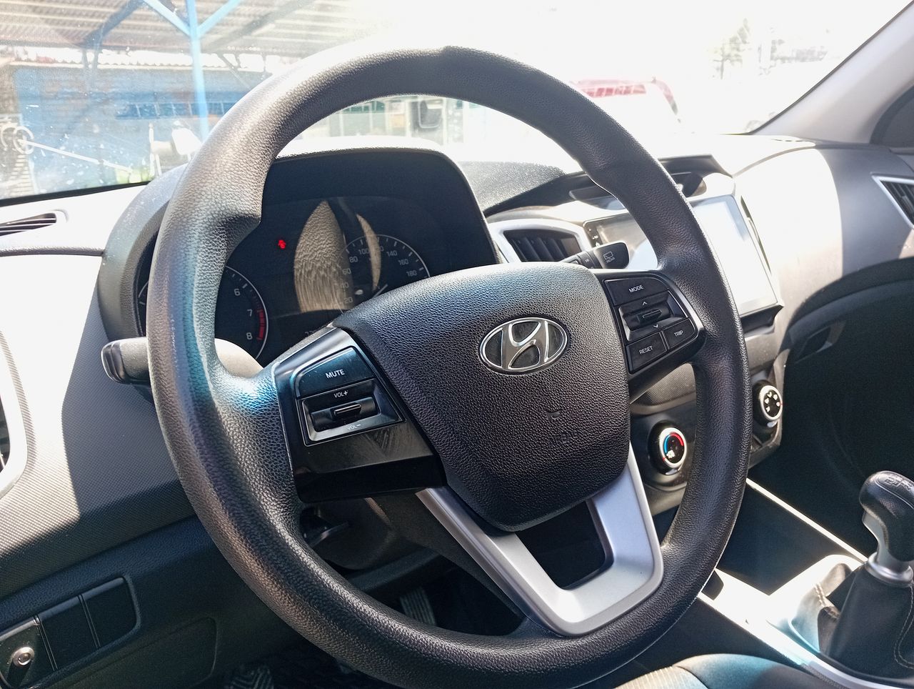 HYUNDAI - 25