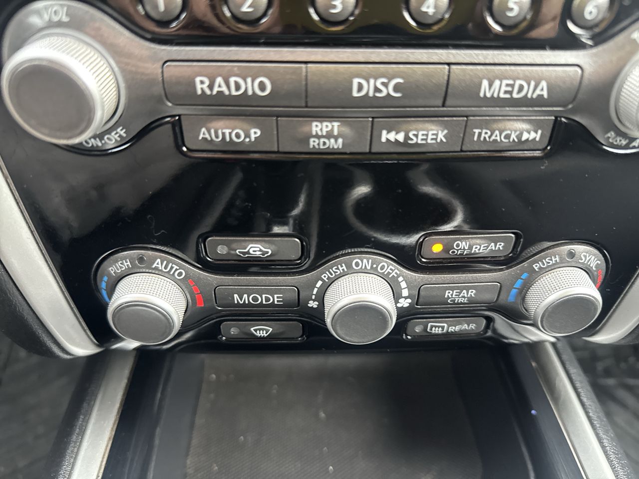 Nissan Pathfinder — foto 17 de 19
