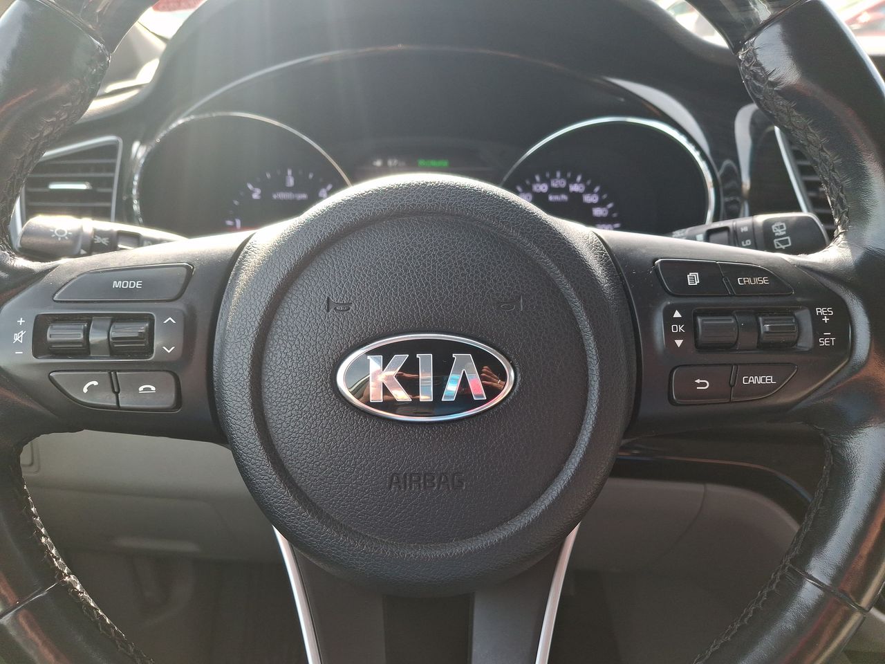 KIA Grand Carnival — foto 19 de 29