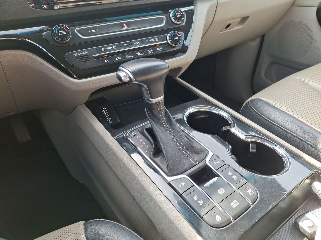 KIA Grand Carnival — foto 24 de 29