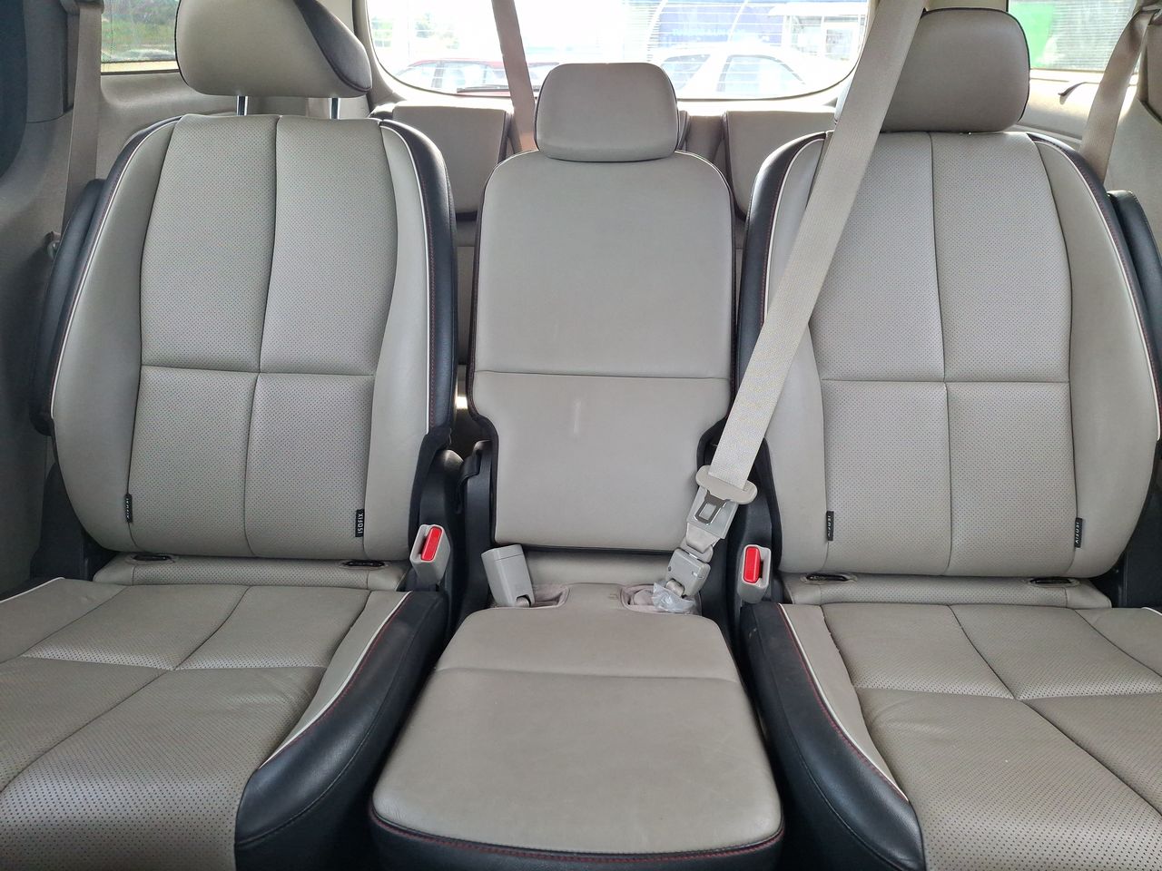 KIA Grand Carnival — foto 27 de 29