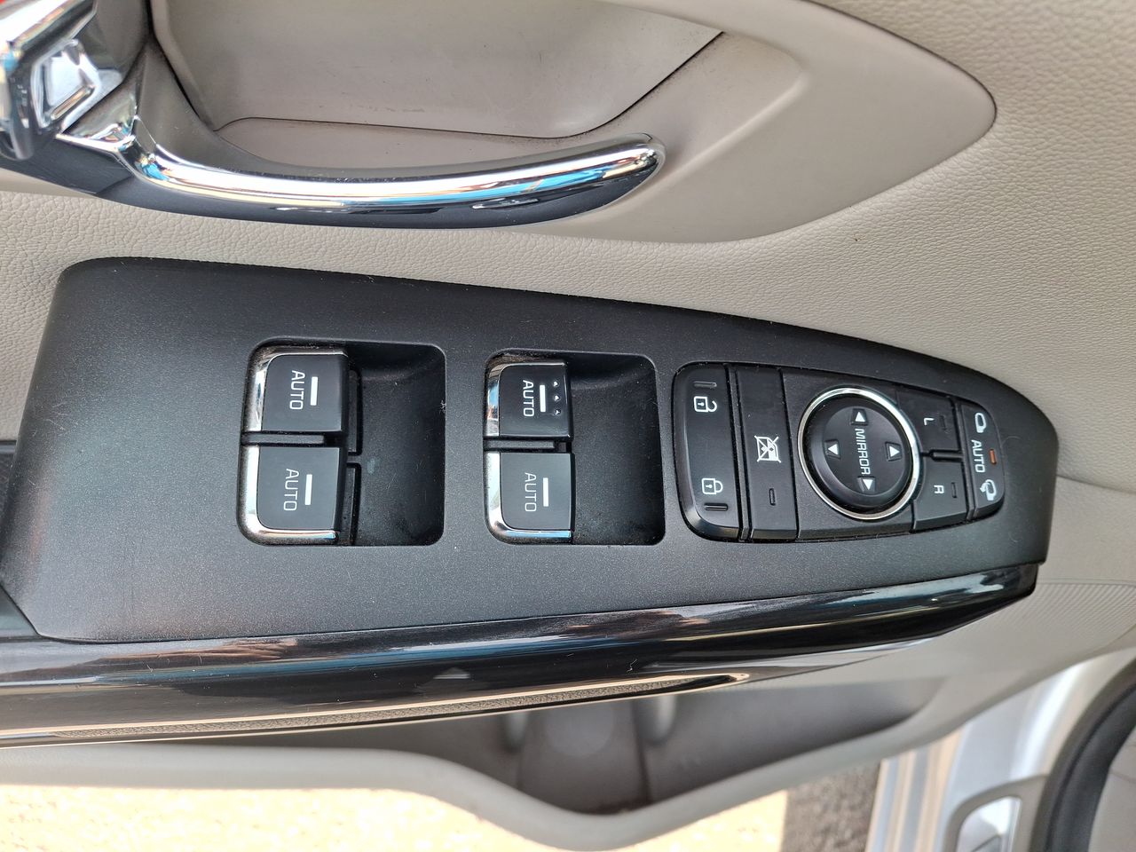 KIA Grand Carnival — foto 15 de 29