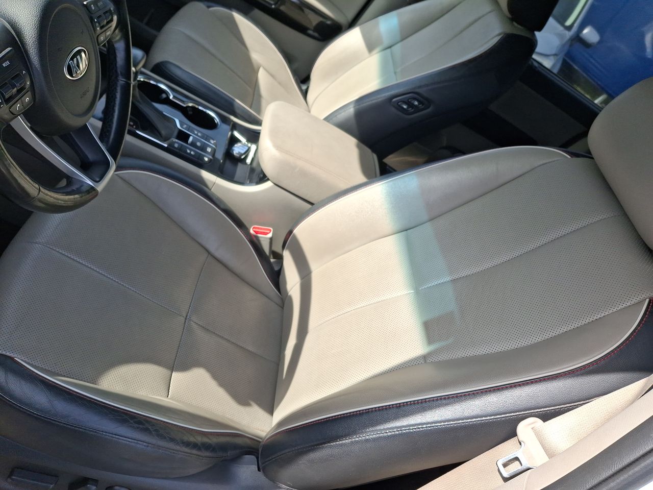 KIA Grand Carnival — foto 17 de 29