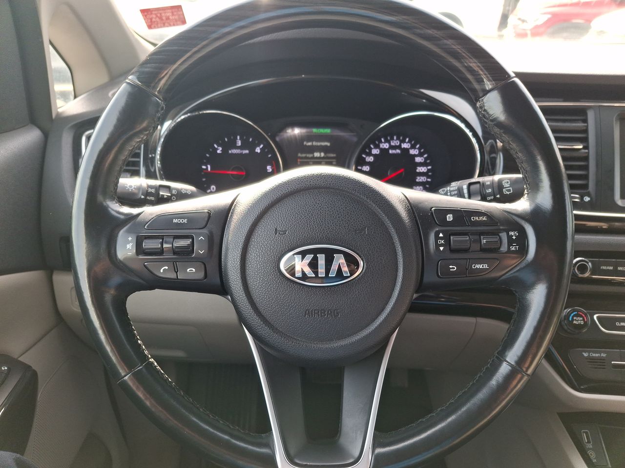 KIA Grand Carnival — foto 18 de 29