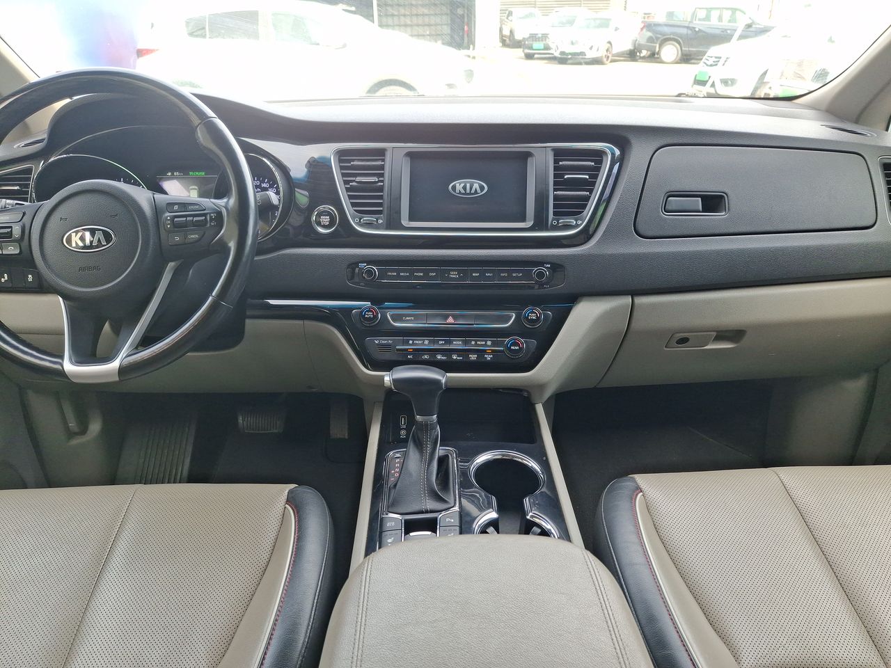 KIA Grand Carnival — foto 2 de 29